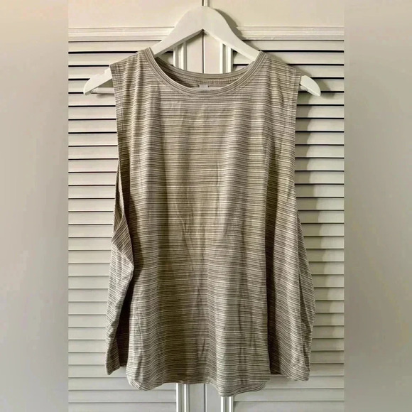 Athleta Women’s Cloudlight Muscle Tank Striped Tuscan Olive SZ 2X (E7) - Picture 2 of 9